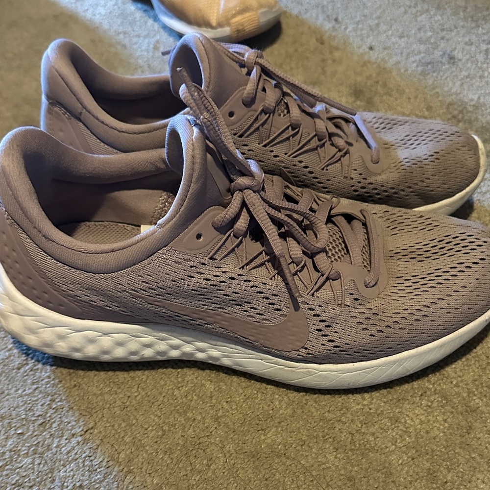 Nike Women's purple Sneakers